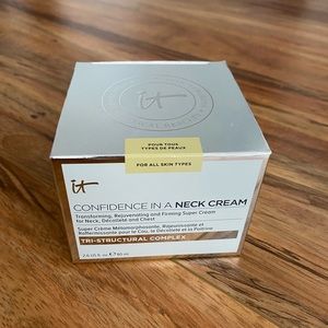 IT Cosmetics confidence in a neck crean